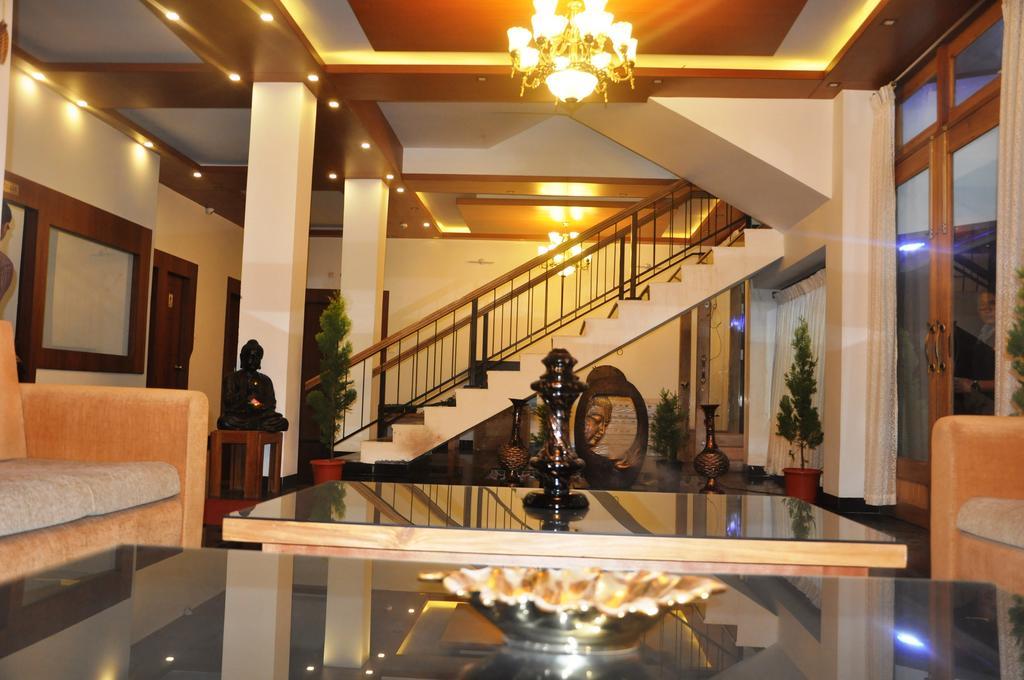 The Golden Crest Hotell Gangtok Exteriör bild