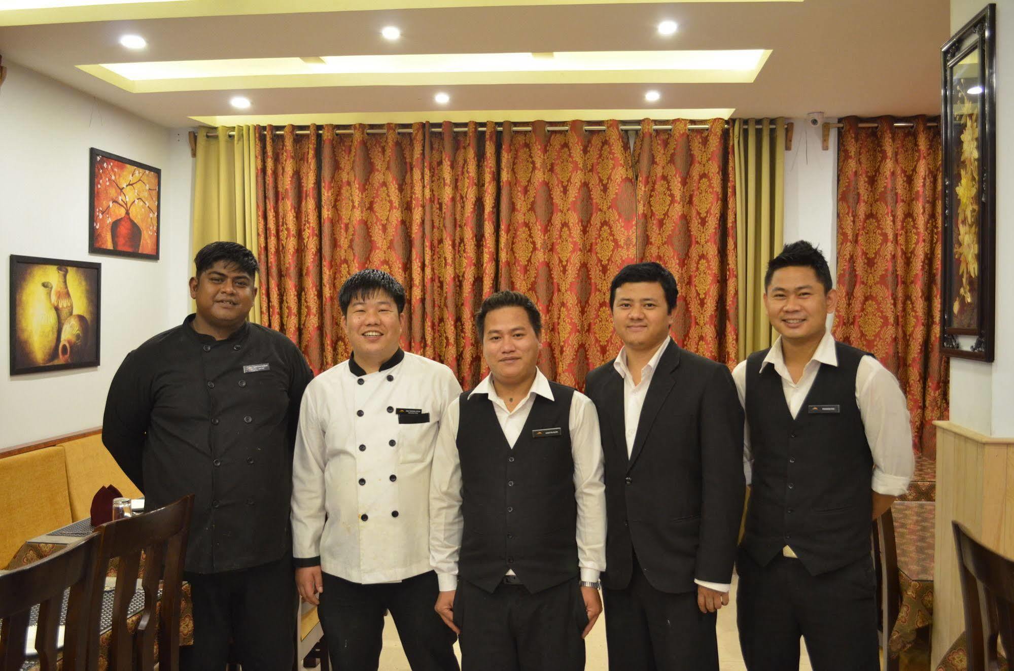 The Golden Crest Hotell Gangtok Exteriör bild